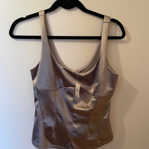 Top - Picture 2 of 3